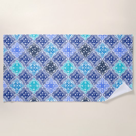 青モロッコ絵を描タイルのパターン ビーチタオル (正面)