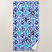 青モロッコ絵を描タイルのパターン ビーチタオル (正面)