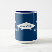 青保白の海軍で落ち着いて卒業する マグカップ (中央)