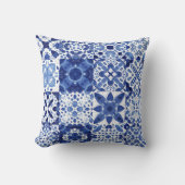 青地中海の白タイル模様の水色 クッション (正面)