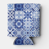 青地中海の白タイル模様の水色 缶クーラー (正面)
