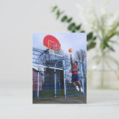 青年の遊バスケットボールアウトドア ポストカード (スタンド正面)