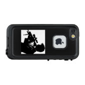 青年スナイパー LifeProof iPhoneケース (裏面横)