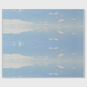 青日に照らされた空と明るい雲が映し出された ラッピングペーパー (フラット)