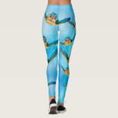 青海原のベビーのウミガメの水泳 レギンス (裏面)