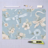 青淡い色の色と白の花と弓 薄葉紙 (クラフト)