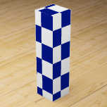 青王室のと白のパタ市松模様にーン ワインギフトボックス<br><div class="desc">青クラシック王室のと白のパターンは、白と青の正方形を交互に並べた列で作られる。自感じらカスタマイズの製品を作るために無料。9000 x 6000ピクセル画像をデジタルで作成。Copyright ©2015 Claire E. Skinner,  All rights reserved.</div>