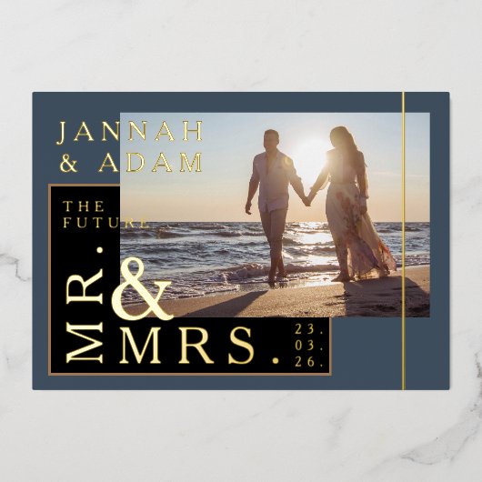 青王室のと金ゴールドの結婚写真のMr.And Mrs. 箔招待状 (正面)