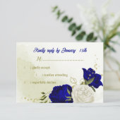 青王室の白の花が緑葉のRSVPカード 出欠カード (スタンド正面)