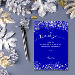 青王室の銀グリッターsparklesスクリプト サンキューカード<br><div class="desc">銀王室ののグリッター飾とフェイク輝く青い背景。スワッシュと文字：ありがとう。お礼のメモと名前をカスタマイズして追加。</div>