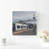 青白の列車 スクエア壁時計 (ホーム)