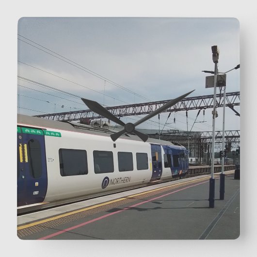 青白の列車 スクエア壁時計 (正面)