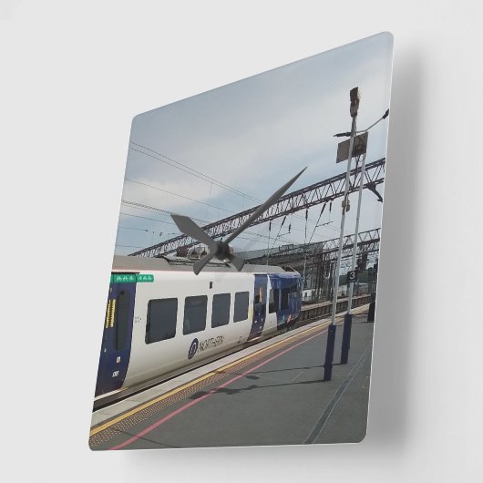 青白の列車 スクエア壁時計 (傾斜)