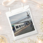 青白の列車 フェイバーバッグ (クリップ留めされた状態)