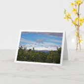 青空と山々の風景 カード (黄色い花)