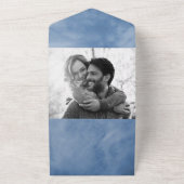 青空と白い雲の天のウェディング オールインワン招待状 (外側)