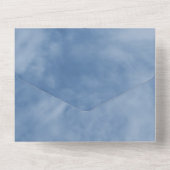 青空と白い雲の天のウェディング オールインワン招待状 (裏面)