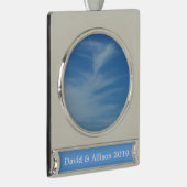 青空と白い雲の抽象芸術自然写真 シルバープレートバナーオーナメント (右)