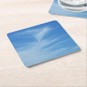 青空と白い雲の抽象芸術自然写真 スクエアペーパーコースター (アングル)