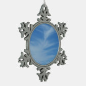 青空と白い雲の抽象芸術自然写真 スノーフレークピューターオーナメント (左)