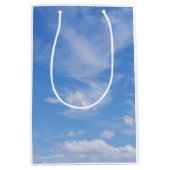 青空と雲の切れ端 ミディアムペーパーバッグ (正面)