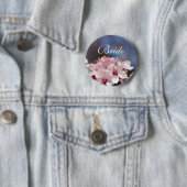 青空に咲く可愛らしい春のピンクの桜 缶バッジ (インサイチュ)