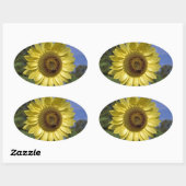 青空に咲く完璧な夏のひまわり。 楕円形シール (シート)