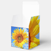 青空に咲く黄色のひまわりとミツバチ – 夏 フェイバーボックス (オープン)