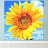 青空に咲く黄色のひまわりとミツバチ – Summer Day キャンバスプリント (インサイチュ (ウッドフロア))