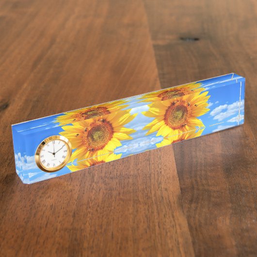 青空に咲く黄色のひまわりとミツバチ – Summer Day デスクネームプレート (側面)