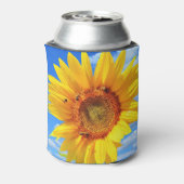 青空に咲く黄色のひまわりとミツバチ – Summer Day 缶クーラー (缶裏面)