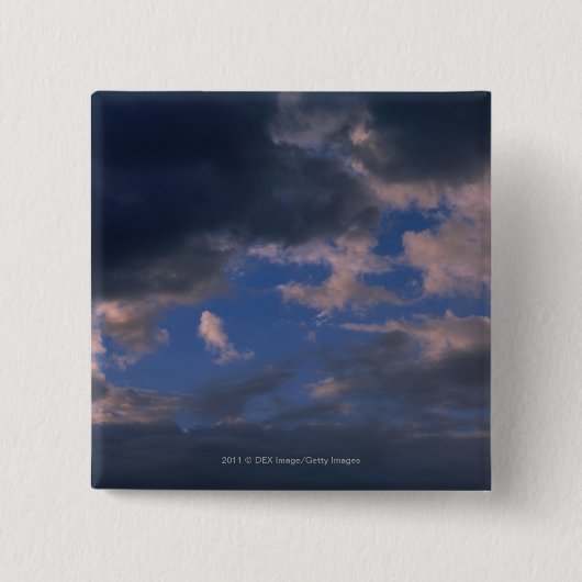 青空に対する雨雲 缶バッジ (正面)