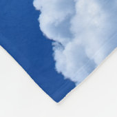 青空に浮かぶふくれた美しい雲 フリースブランケット (角)