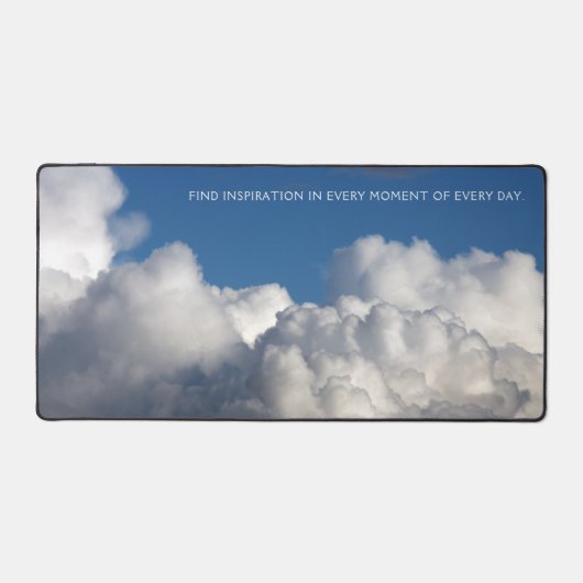 青空に浮かぶフワフワの雲 デスクマット (正面)