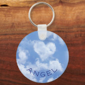 青空に浮かぶ可愛らしいハート型の雲と明るく幸せ キーホルダー (正面)