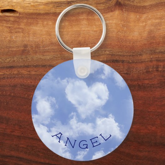 青空に浮かぶ可愛らしいハート型の雲と明るく幸せ キーホルダー (正面)