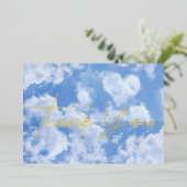 青空に浮かぶ可愛らしいハート型の雲と明るく幸せ 箔シーズンカード (立ち正面)