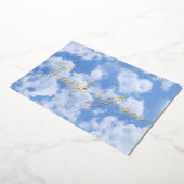 青空に浮かぶ可愛らしいハート型の雲と明るく幸せ 箔シーズンカード (回転した状態)