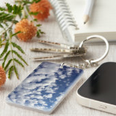 青空に浮かぶ白い雲 キーホルダー (正面右)