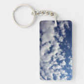 青空に浮かぶ白い雲 キーホルダー (正面)