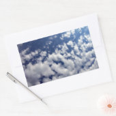 青空に浮かぶ白い雲 長方形シール (封筒)