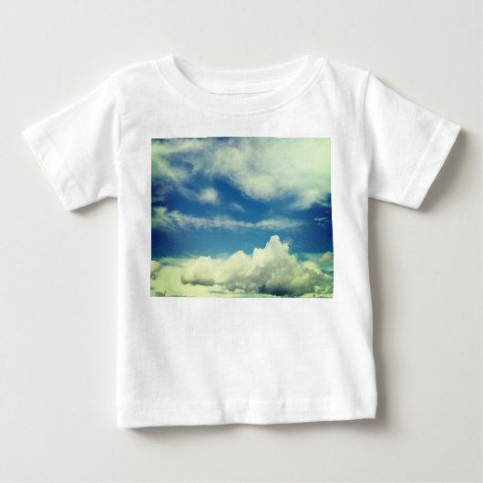 青空に白い雲 ベビーTシャツ (正面)