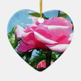 青空に華やかなピンクのバラ。花の写真 セラミックオーナメント