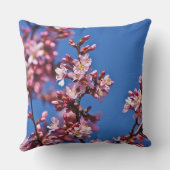 青空に触れる桜の花 クッション (裏面)