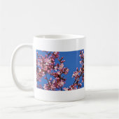 青空に触れる桜の花 コーヒーマグカップ (左)