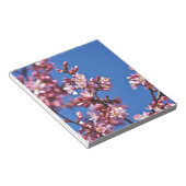 青空に触れる桜の花 ノートパッド (アングル)