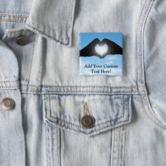 青空のハートの形のシルエットの手 缶バッジ (インサイチュ)