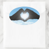 青空のハートシェイプのシルエット 楕円形シール (バッグ)