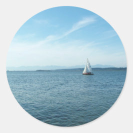 青空の下で海と帆船 ラウンドシール
