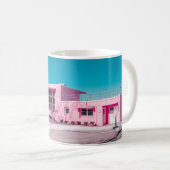 青空の下のピンクコンクリ澄んート建物 コーヒーマグカップ (正面右)